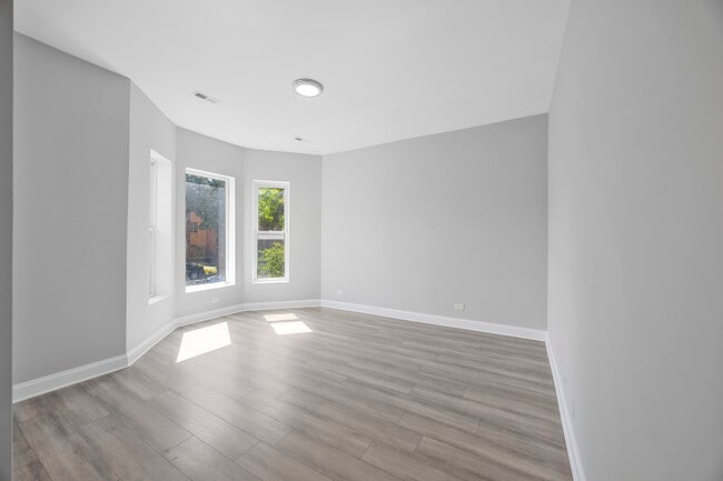 Building Photo - 6522 S Ellis Ave