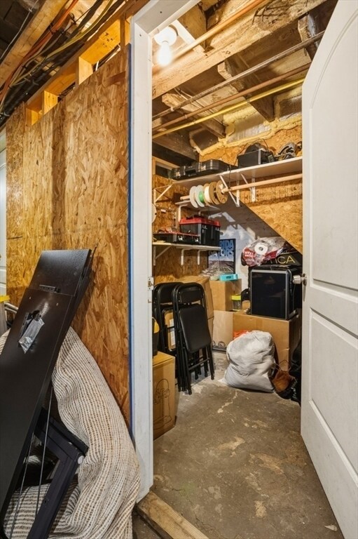 Building Photo - 171 Brooks St