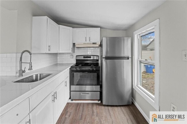 Building Photo - 56 Caroline Ave