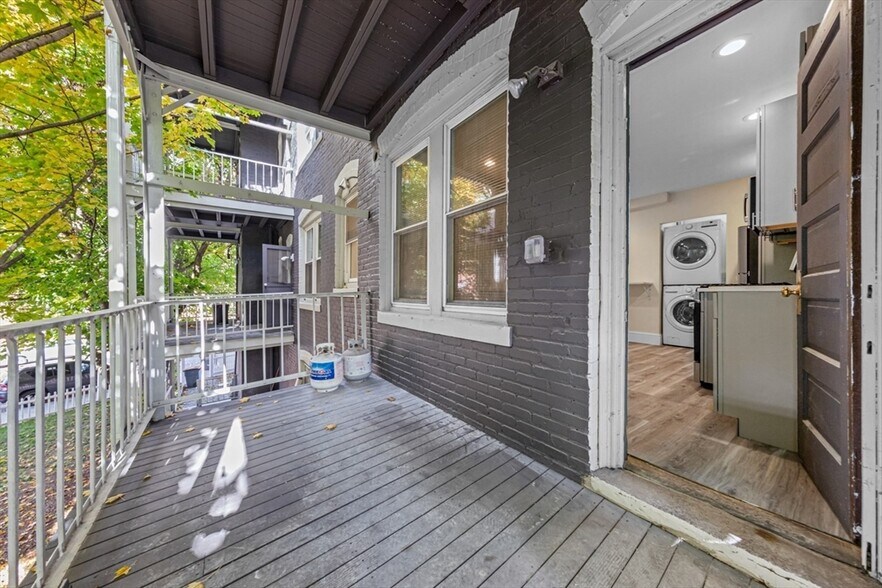 Building Photo - 40 Brackett St