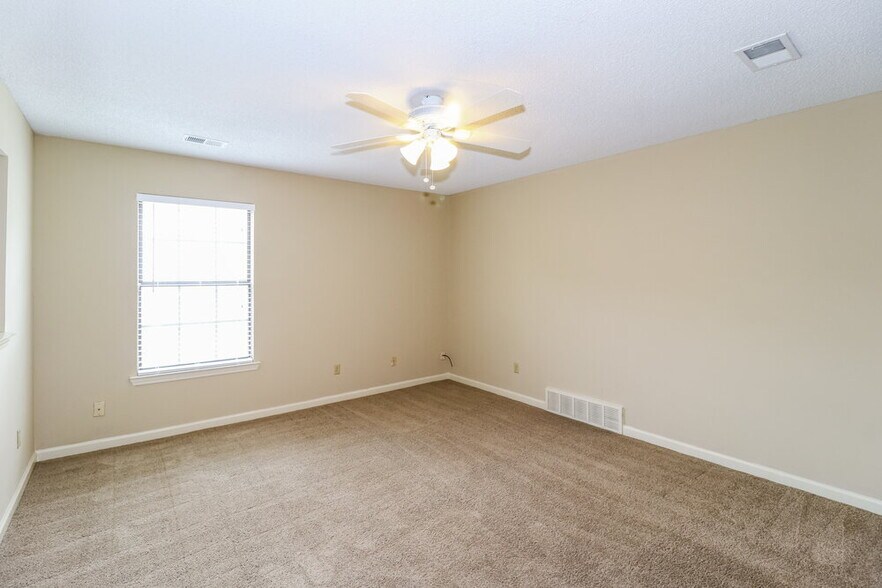 Building Photo - 1611 Oaken Bucket Dr