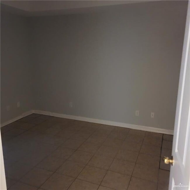 Building Photo - 7 W Candlelight Ln