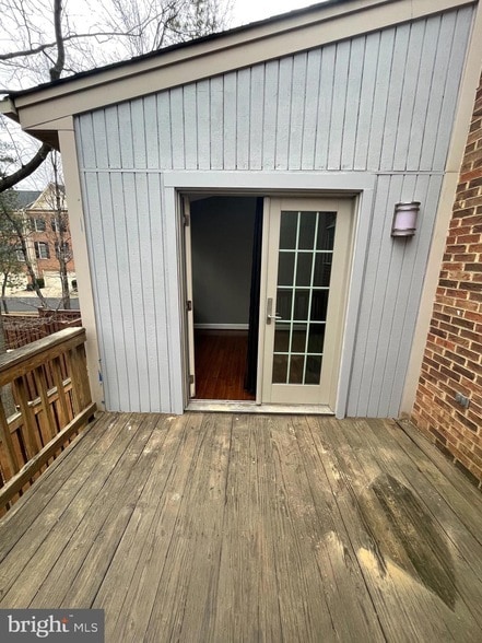 Building Photo - 8012 Merry Oaks Ct