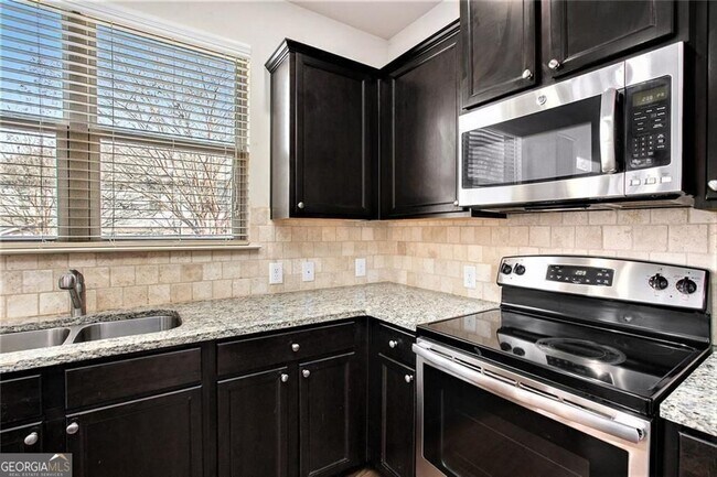 Building Photo - 2426 Bellyard Dr