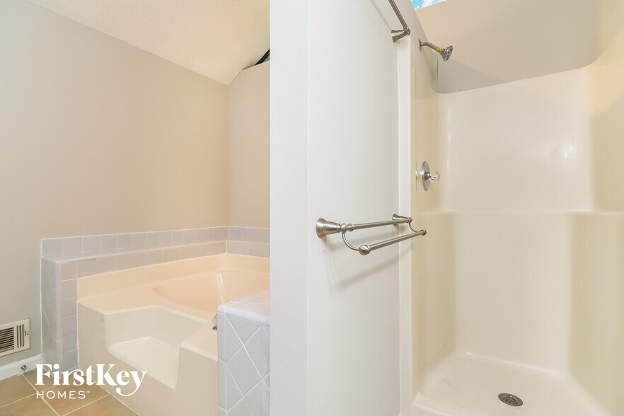 Building Photo - 140 Brookfield Dr