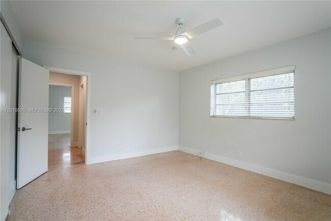 Building Photo - 475 S Shore Dr