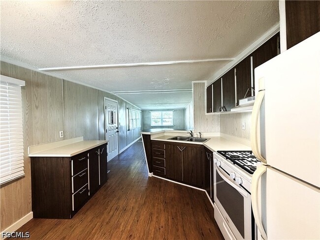Building Photo - 139 Gaslight Ave