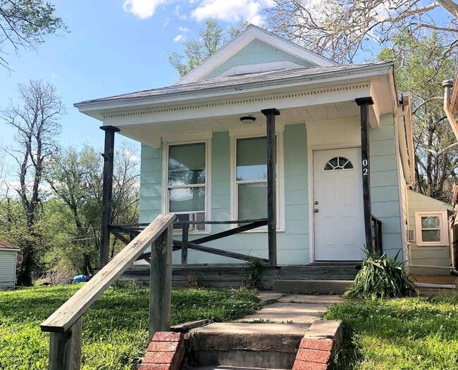 Building Photo - 2 Bed, 1 Bath House - Apply TODAY!!