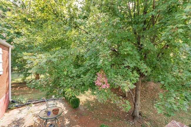 Building Photo - 1212 St George Ave