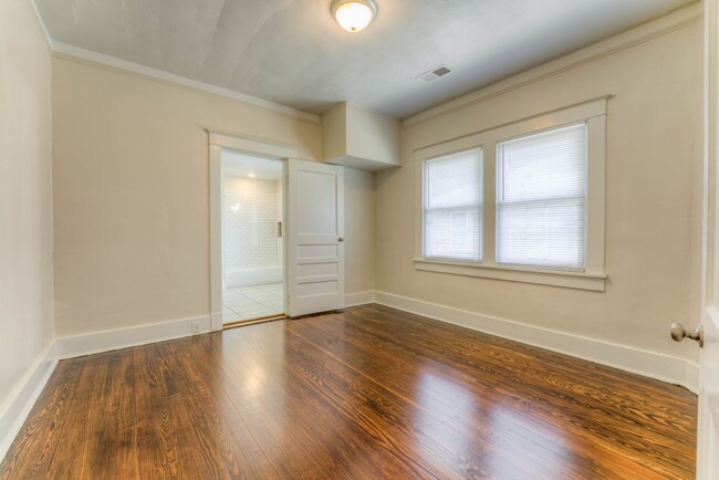 Building Photo - MOVE-IN SPECIAL: 1/2 OFF FIRST MONTH'S RENT!