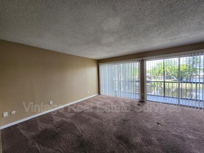 Building Photo - 9209 Tudor Dr