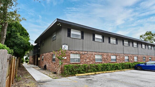 Building Photo - 851 Miles Ave