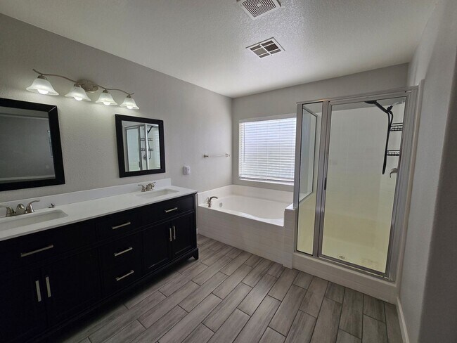 Building Photo - 4 Bedroom Rhodes Ranch Home