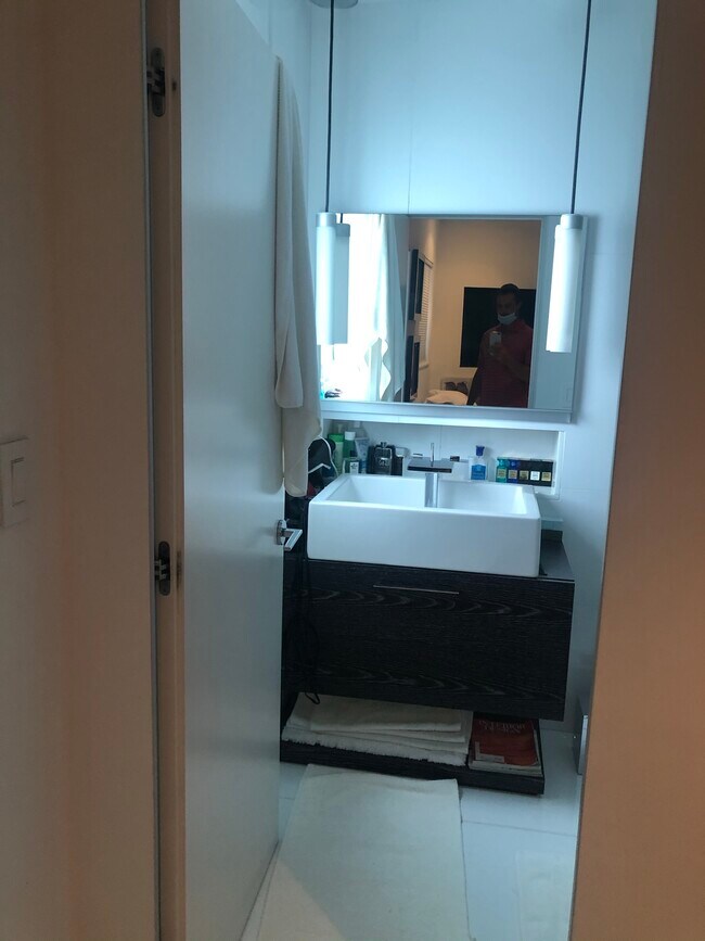 Primary Photo - 1000 N Shore Dr