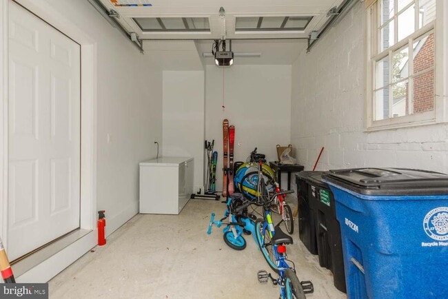 Building Photo - 3209 Thornapple St