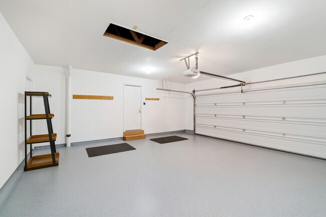 Building Photo - 406 Lakewood Dr