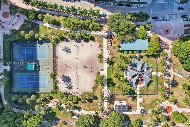 Building Photo - 1750 N Bayshore Dr