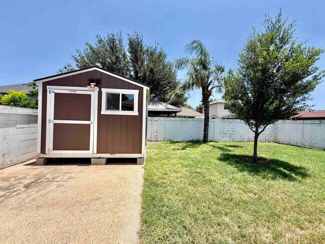 Building Photo - 11111 Revilla Dr