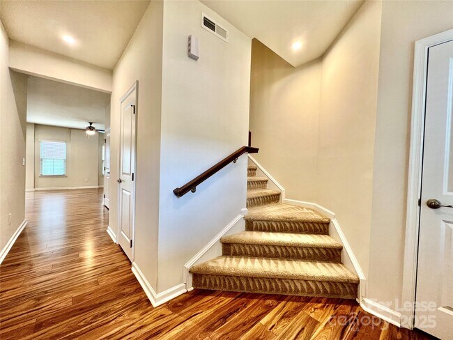 Building Photo - 310 Willow Wood Ct