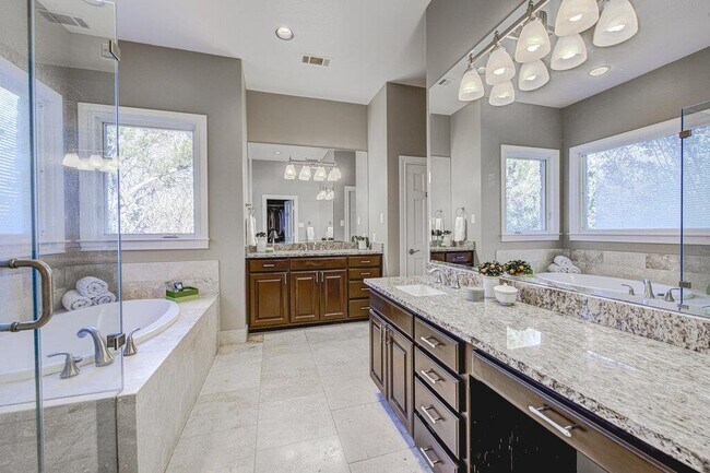 Building Photo - 4800 Mantle Dr