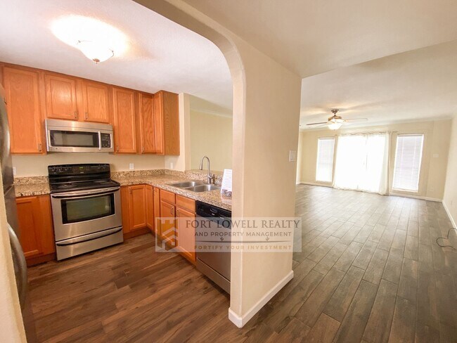 Building Photo - Super Charming 2 Bedroom 2 Bathroom Townhouse