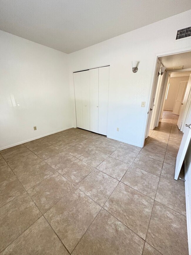 Building Photo - Townhome Cute 2bd/2ba