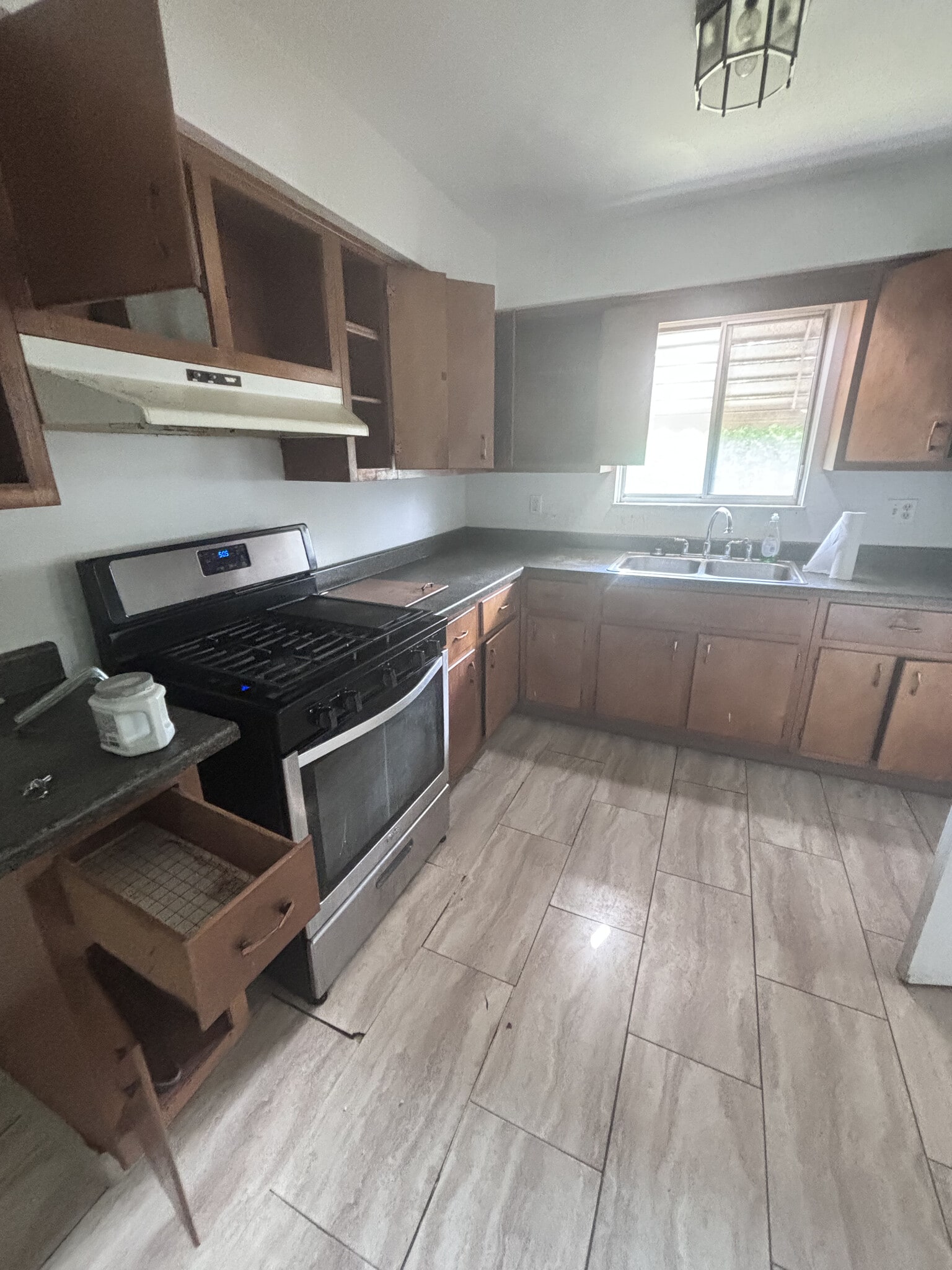 Building Photo - 12118 Center Ave