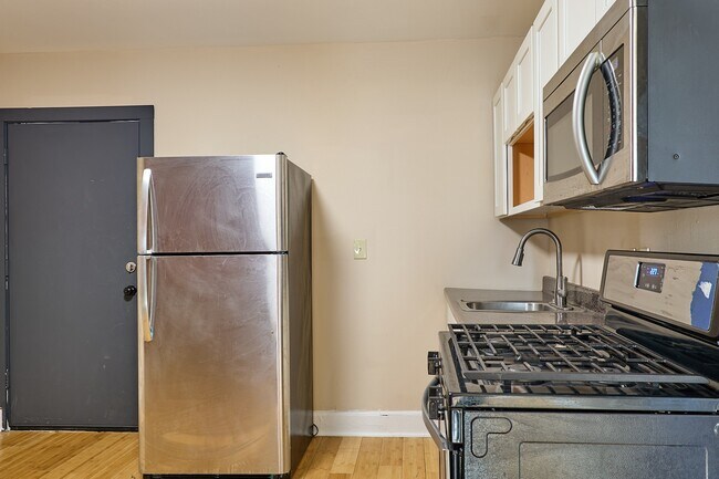 Building Photo - 198 Court St