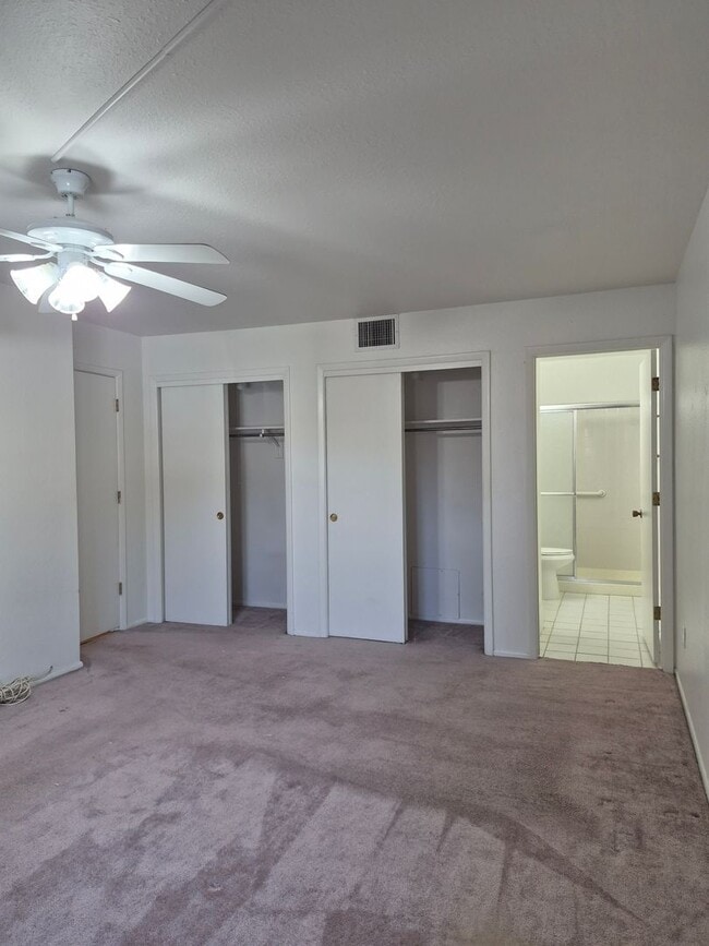 Building Photo - 925 Country Club Dr SE