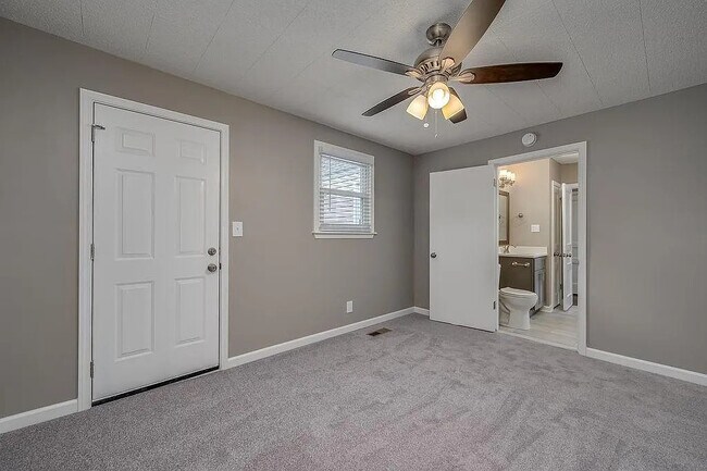 Building Photo - 1985 Carloss Dr