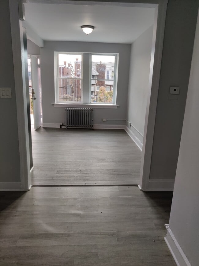 Building Photo - 532 E Mayland St