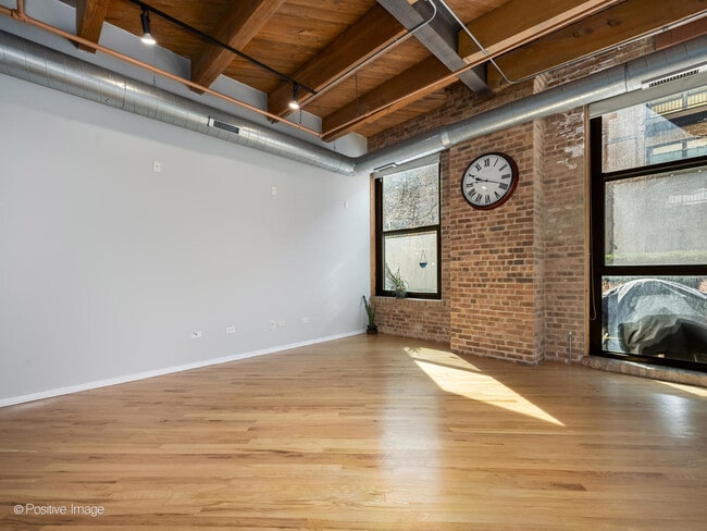 Building Photo - 1040 W Adams St