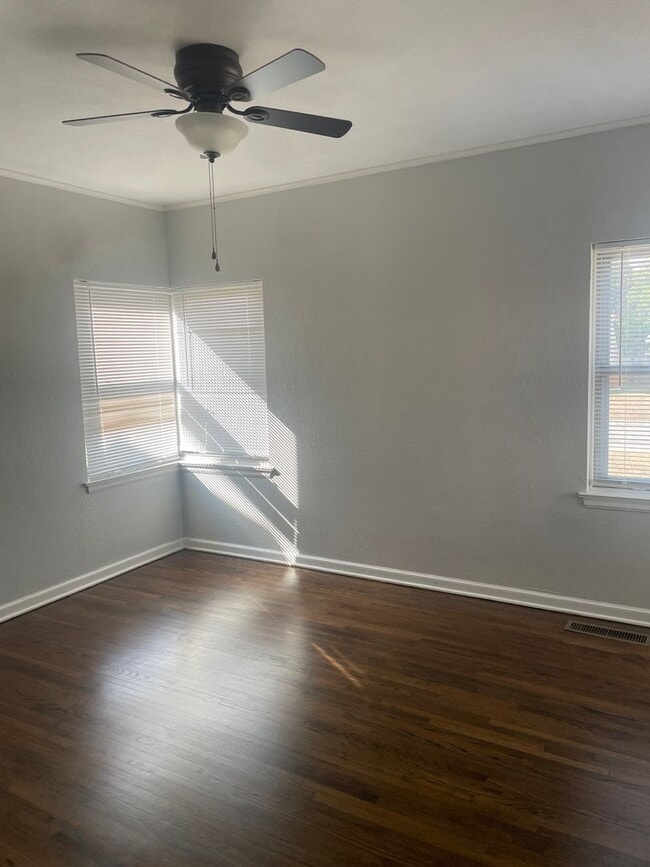 Building Photo - 1235 S Sandusky Ave