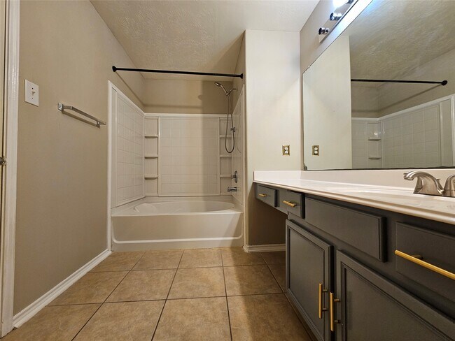 Building Photo - 13111 Cherryglade Ct