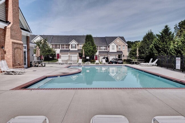 Building Photo - End unit Townhome in Riverwalk Townes