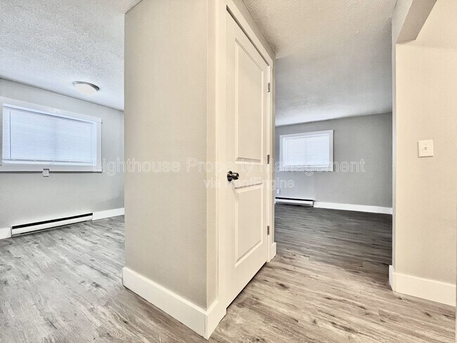 Building Photo - 1490 Carmil Dr