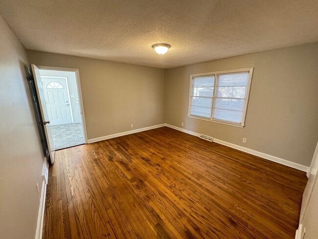 Building Photo - Fantastic 3 Bed 2 Bath Durham Ranch Brick Home