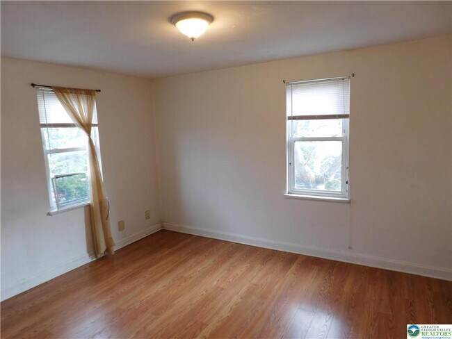 Building Photo - 1307 E 4th St