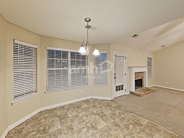 Building Photo - 466 Camella Cir