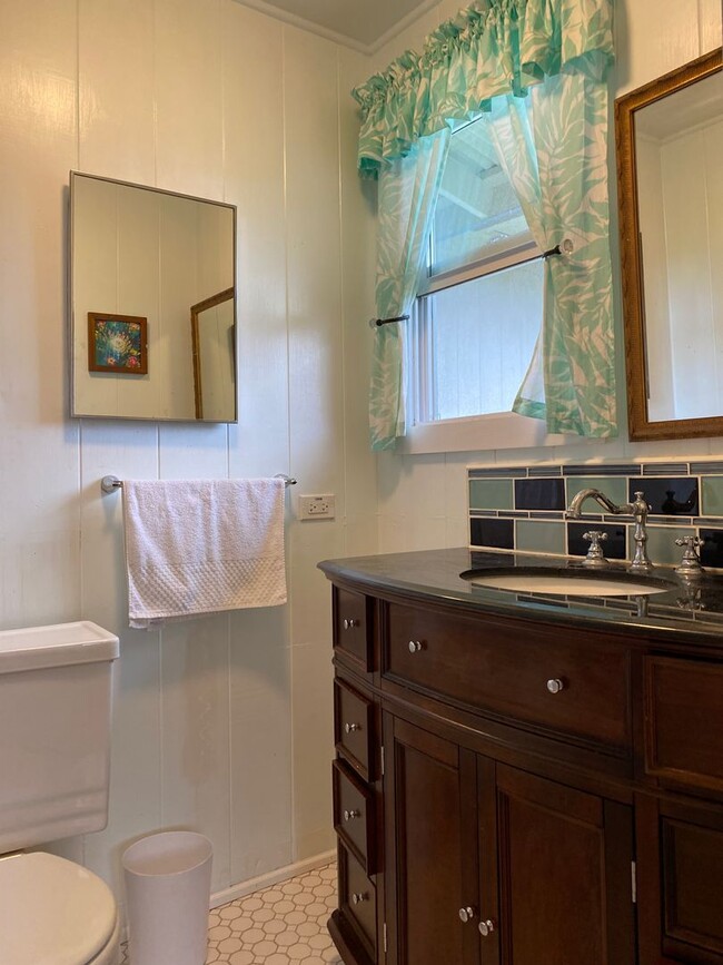 Building Photo - Kaumana Terrace Fully Furnished & Pet Frie...