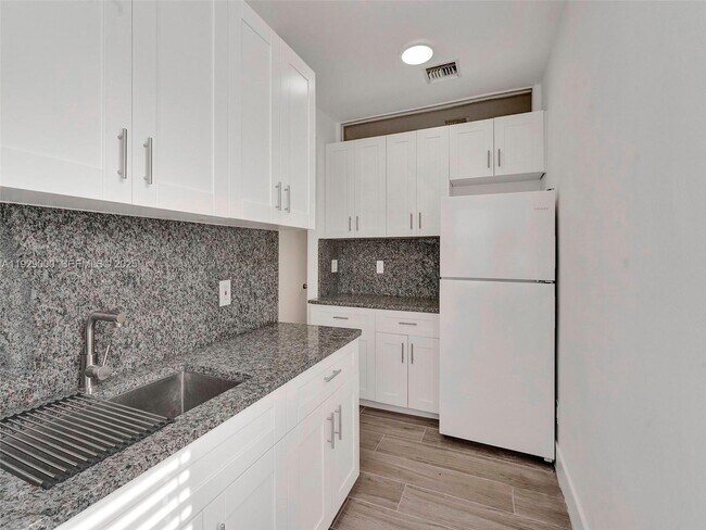 Building Photo - 1656 Polk St