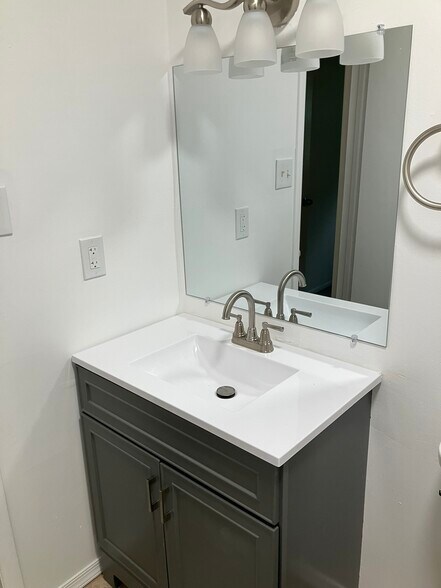 Building Photo - 5033 Defford Pl