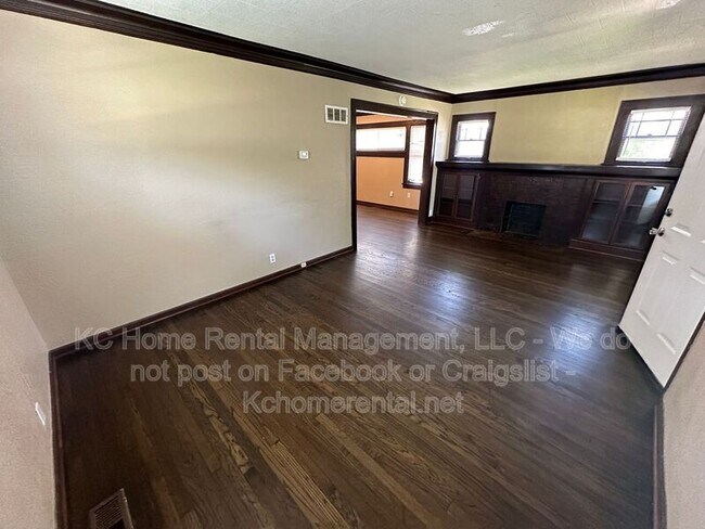 Building Photo - 6838 The Paseo