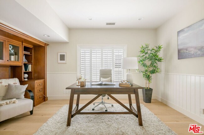 Building Photo - 707 Jasmine Ave