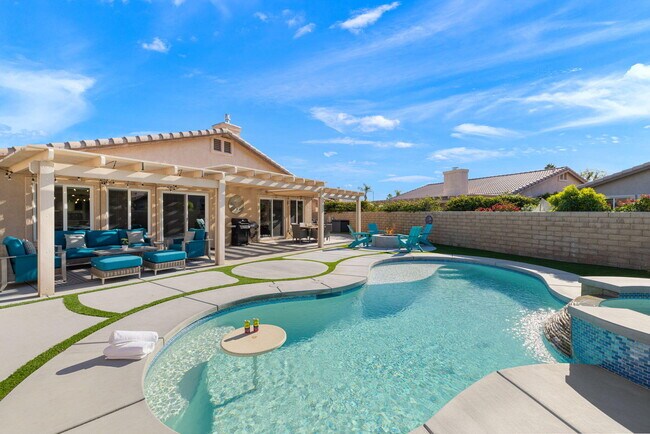 Building Photo - 49771 Lincoln Dr