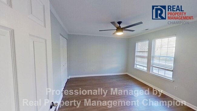 Building Photo - Cute 3 BD/2 BA Townhome Style Near UNCW