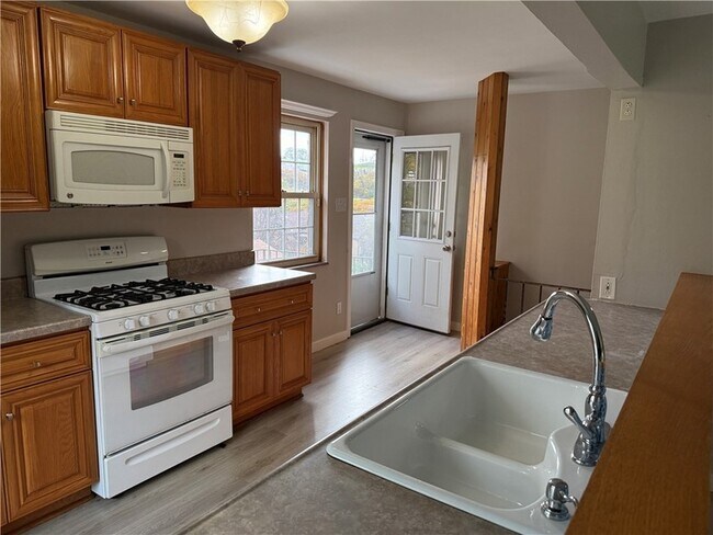 Building Photo - 300 Taylor St