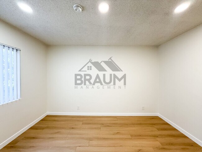 Building Photo - 13129 Oxnard St