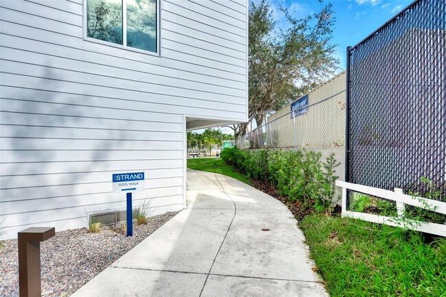 Building Photo - 1703 N Tamiami Trl