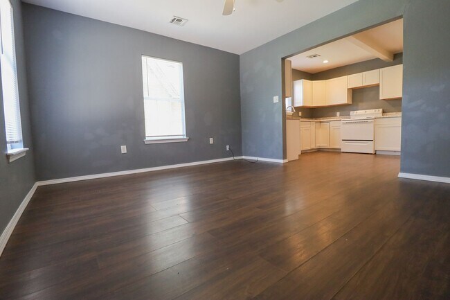 Building Photo - 353 S Zunis Ave